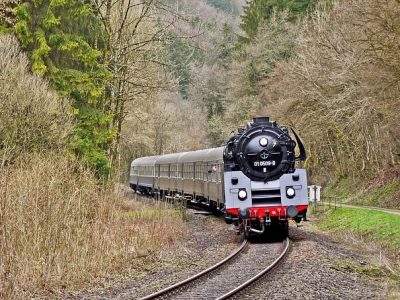steam-locomotive-2657889_640